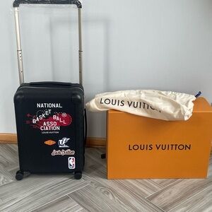 LOUIS VUITTON X NBA HORIZON 55 Monogram Virgil Abloh Luggage Leather Embossed​